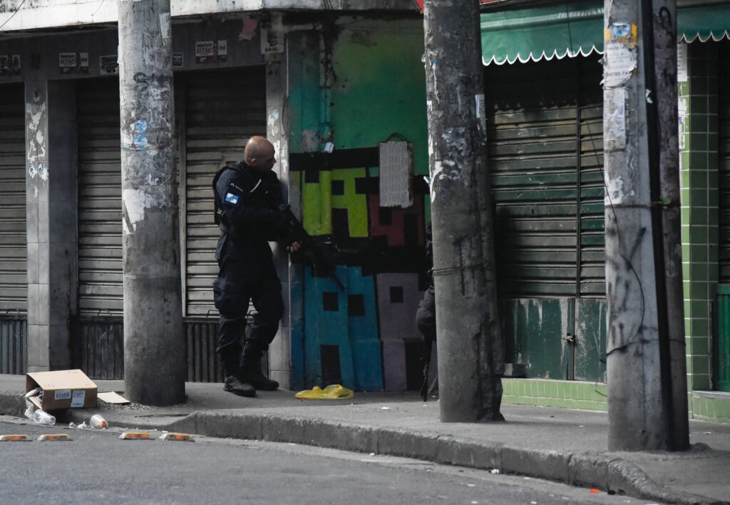 Baricadele războiului urban: Cum transformă cartelurile din Rio favelele în fortărețe