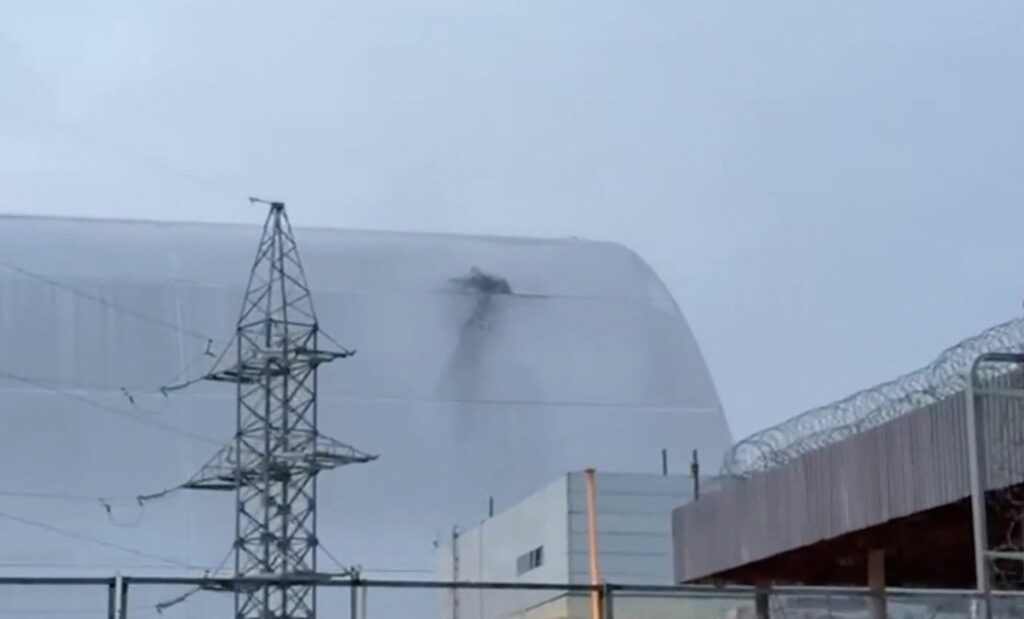 Ucraina începe reparațiile la structura de protecție de la Cernobîl, avariată de ruși