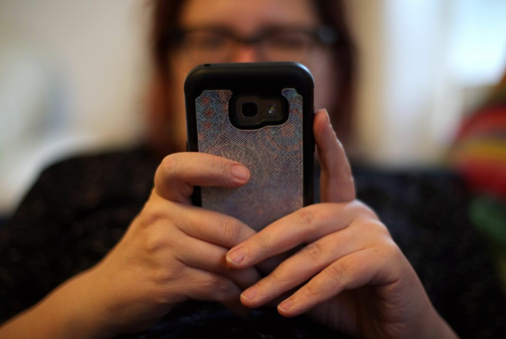 Rusia ordonă ca aplicația de mesagerie MAX, susținută de stat și rivală a WhatsApp, să fie preinstalată pe telefoane și tablete
