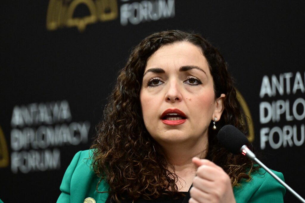 Kosovo avertizează asupra influenței Rusiei în Balcani: Vjosa Osmani denunță „tripleta răului”