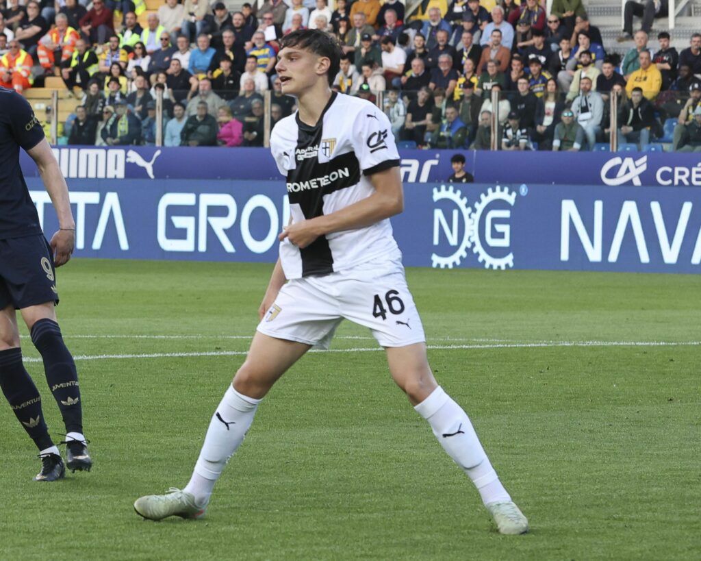 Liverpool FC a prezentat transferul oficial al fundașului italian Giovanni Leoni de la Parma