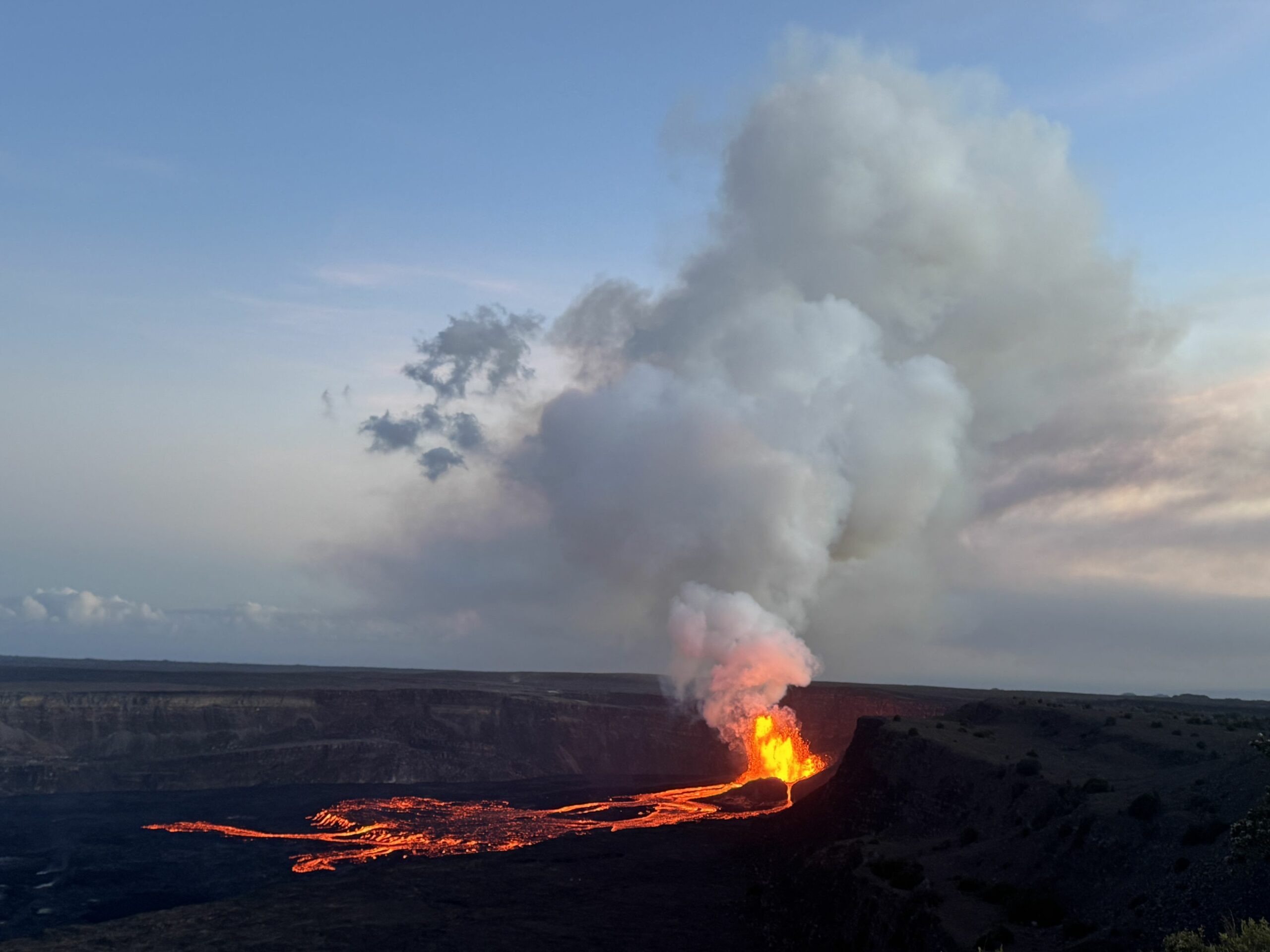 Vulcanul Kilauea, din Hawaii, a reînceput să erupă, pentru a 31-a oară din decembrie Vulcanul Kilauea, din Hawaii, a reînceput să erupă, pentru a 31-a oară din decembrie