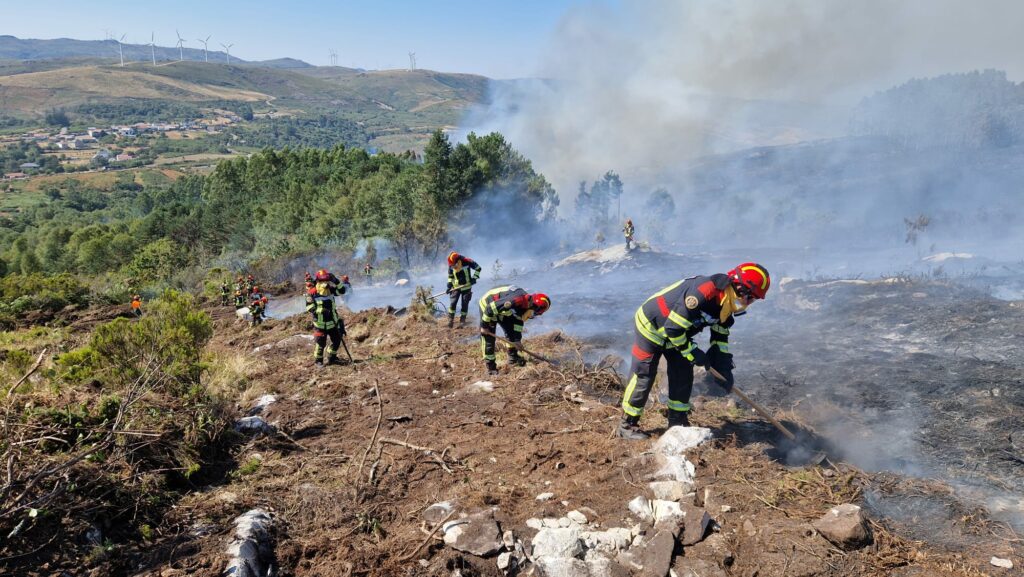 O nouă misiune pentru pompierii români din Spania, în lupta cu incendiile de vegetație