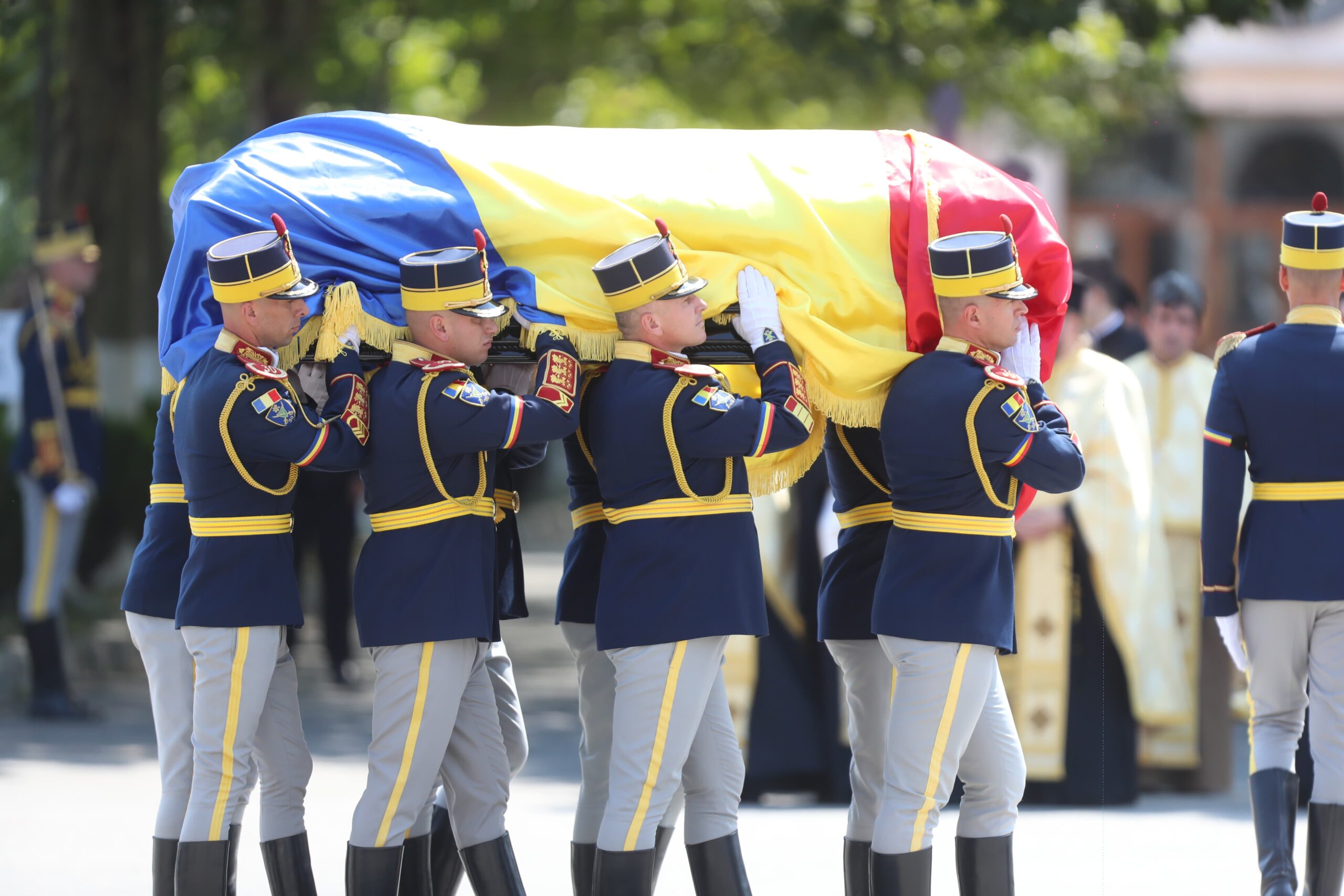 Slujba de înmormântare a fostului președinte Ion Iliescu s-a încheiat