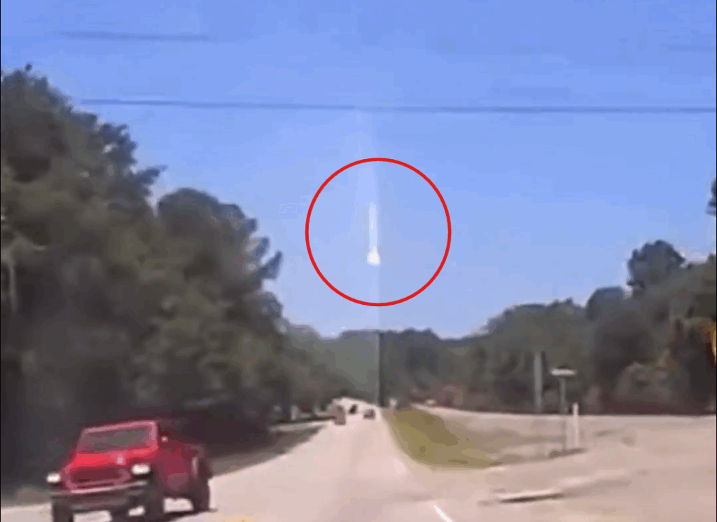 Un meteorit a căzut peste o casă în SUA. Oamenii de știință spun că roca e mai „bătrână” decât Pământul