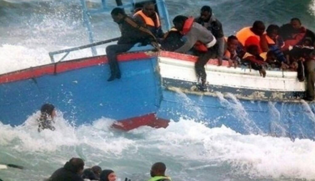 Creștere-record a migrației ilegale în Marea Britanie: Peste 28.000 de migranți au sosit în această țară, pe ambarcațiuni mici