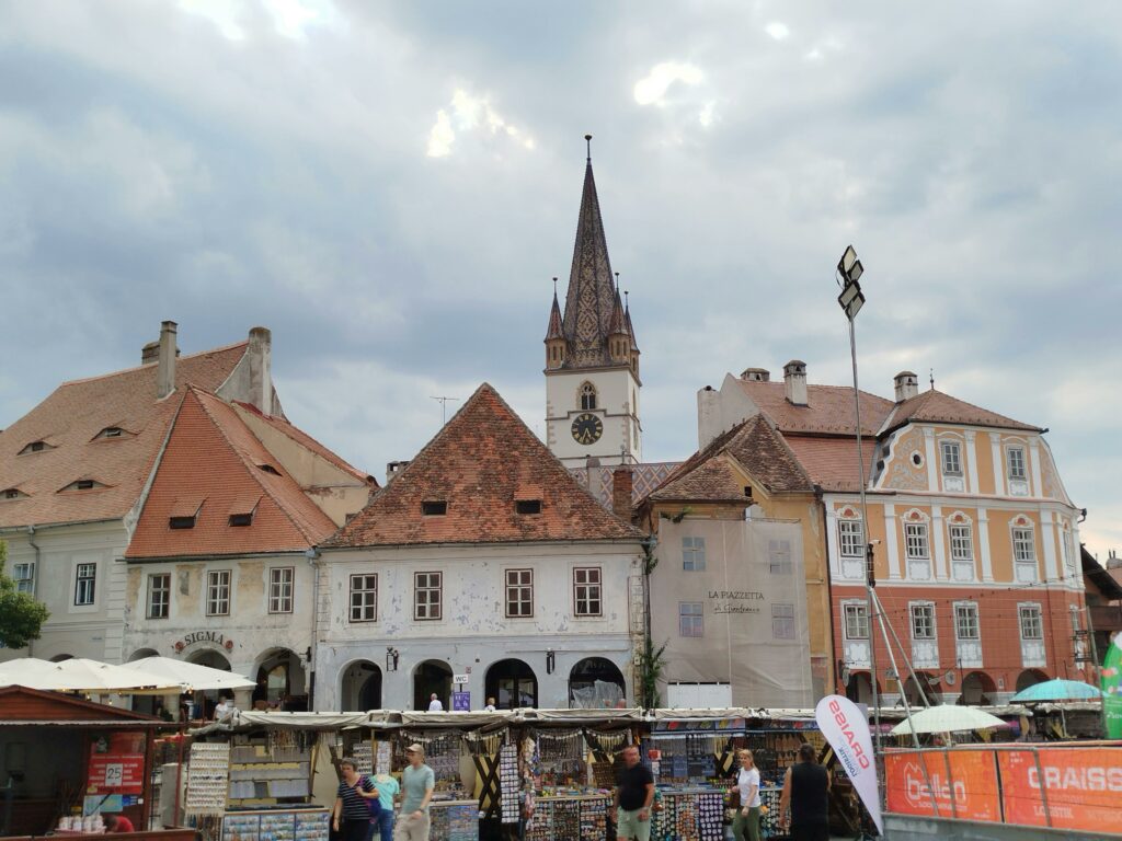 Scădere ușoară a sosirilor turistice în luna iunie 2025, dar creștere a înnoptărilor
