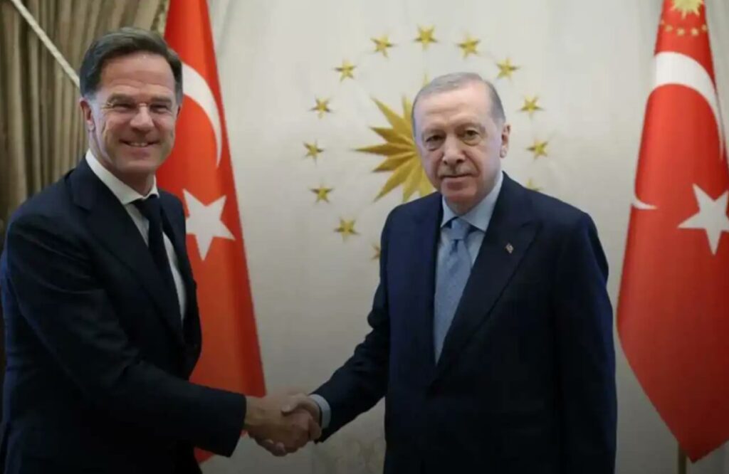 Discuții despre pacea din Ucraina și securitatea Mării Negre între Rutte si Erdogan
