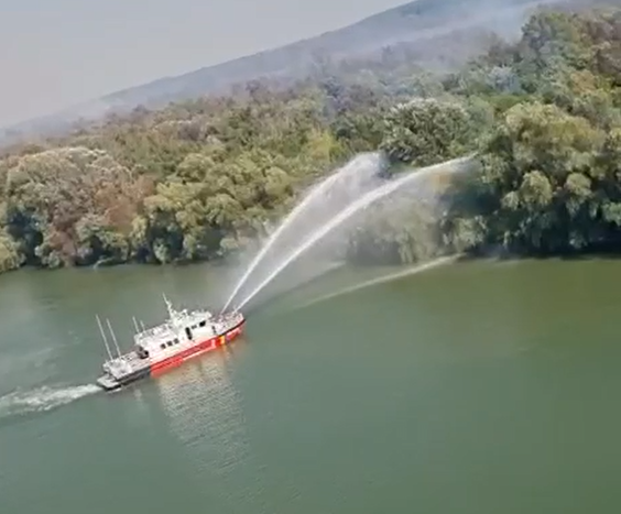 Incendiu în zona localității Chilia Veche. Pompierii continuă misiunea de stingere a focarelor