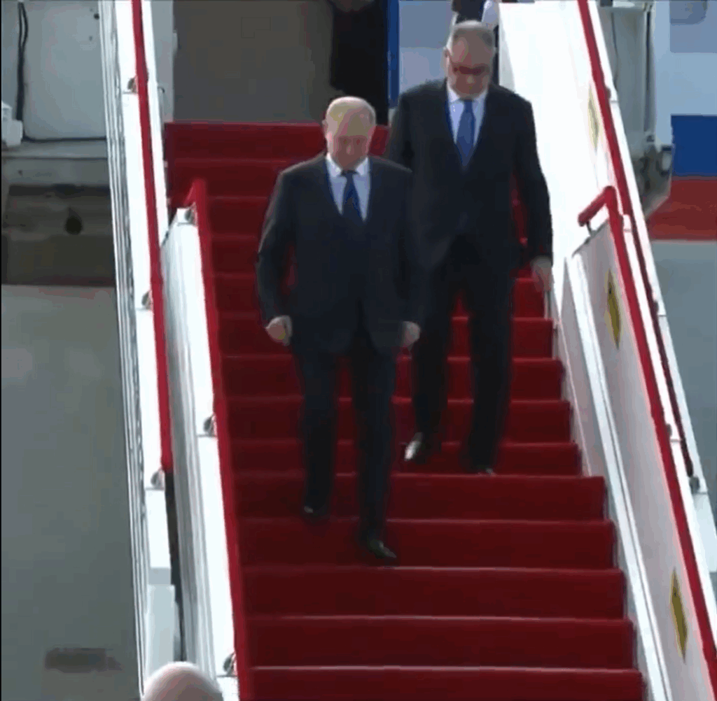 Putin a sosit în China pentru summitul de securitate al Organizaţiei de Cooperare de la Shanghai
