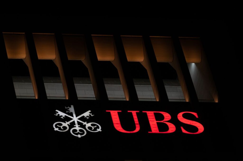 Investigația conturilor naziste la Credit Suisse, inițiată de președintele Congresului Mondial Evreiesc, zguduie banca elvețiană UBS