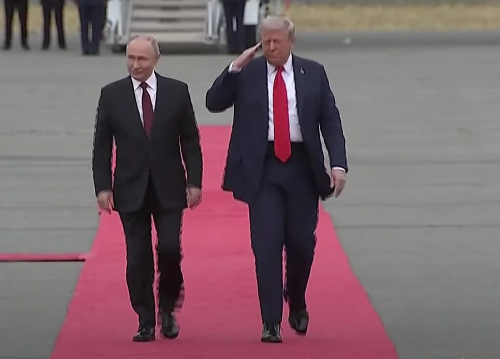 Summit Trump-Putin | Cei doi lideri au ajuns în Alaska / Trump l-a aplaudat pe Putin la aterizare