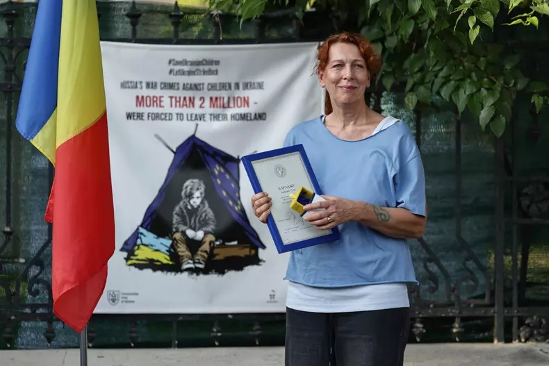 Prințesa Brianna Caradja, prima româncă decorată de Zelenski cu distincția „Inima de Aur”