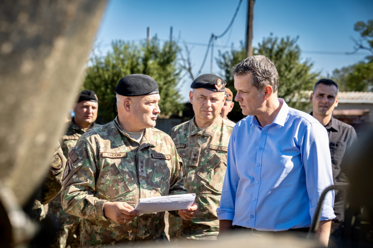 Ministrul Apărării, la Smârdan: România are o armată loială şi curajoasă, gata să facă faţă ameninţărilor