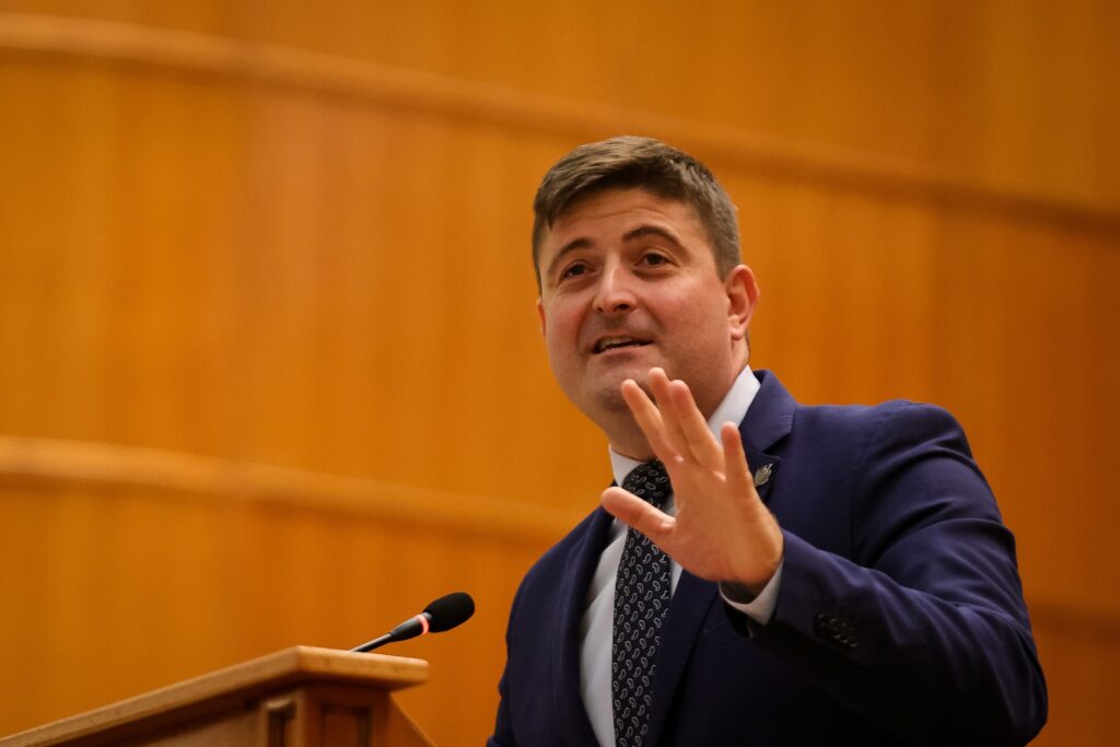 Inițiatorul legii anti-cămătărie: Dacă faci cămătărie, pleci fără bani la pușcărie