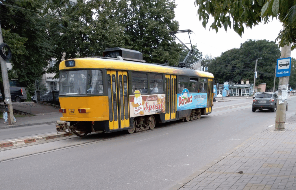 Se demolează singura rețea de tramvai inaugurată după Revoluție. Vagoane deja vândute la fier vechi