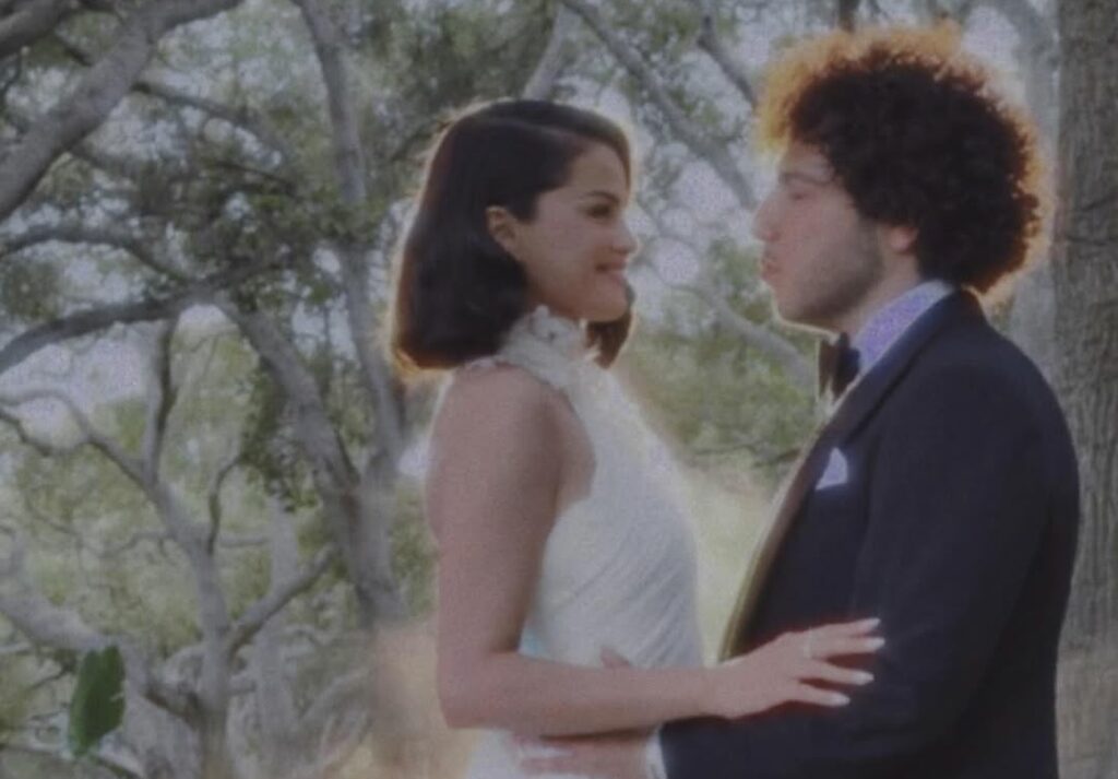 Cântăreața Selena Gomez și producătorul muzical Benny Blanco s-au căsătorit în Santa Barbara