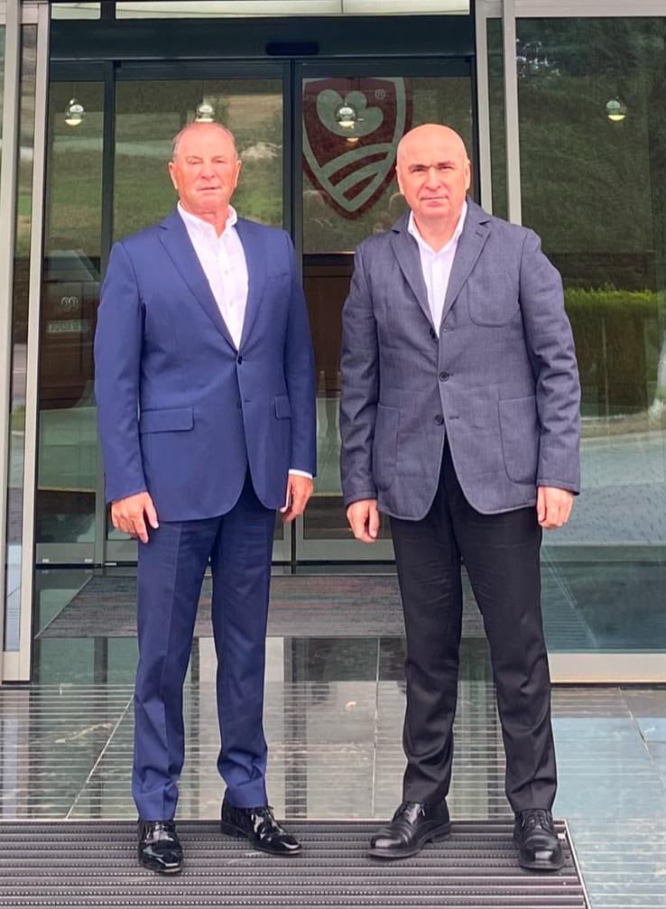 Ilie Bolojan, în vizită la Transavia: Nu guvernul dezvoltă o ţară, ci oamenii şi companiile