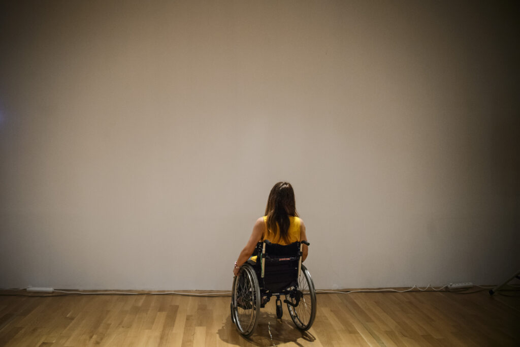 Nou cadru legislativ pentru persoanele cu dizabilități: Sprijin financiar, locuri de muncă adaptate și incluziune socială