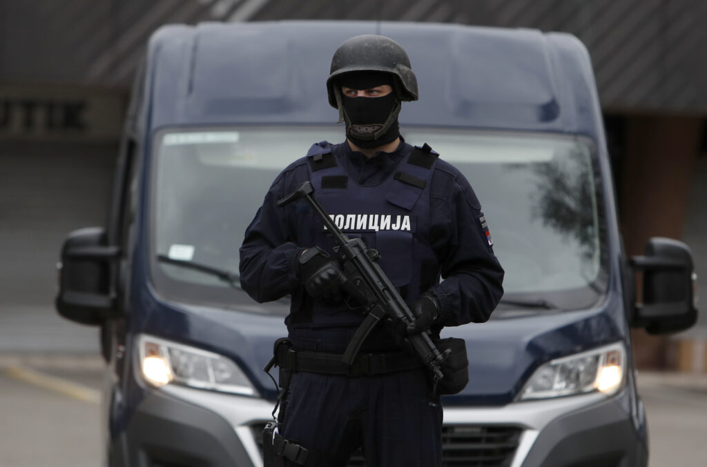 Arestări în Serbia. Două persoane sunt acuzate că au instruit peste 150 de moldoveni și români pentru revolte legate de alegerile din Republica Moldova