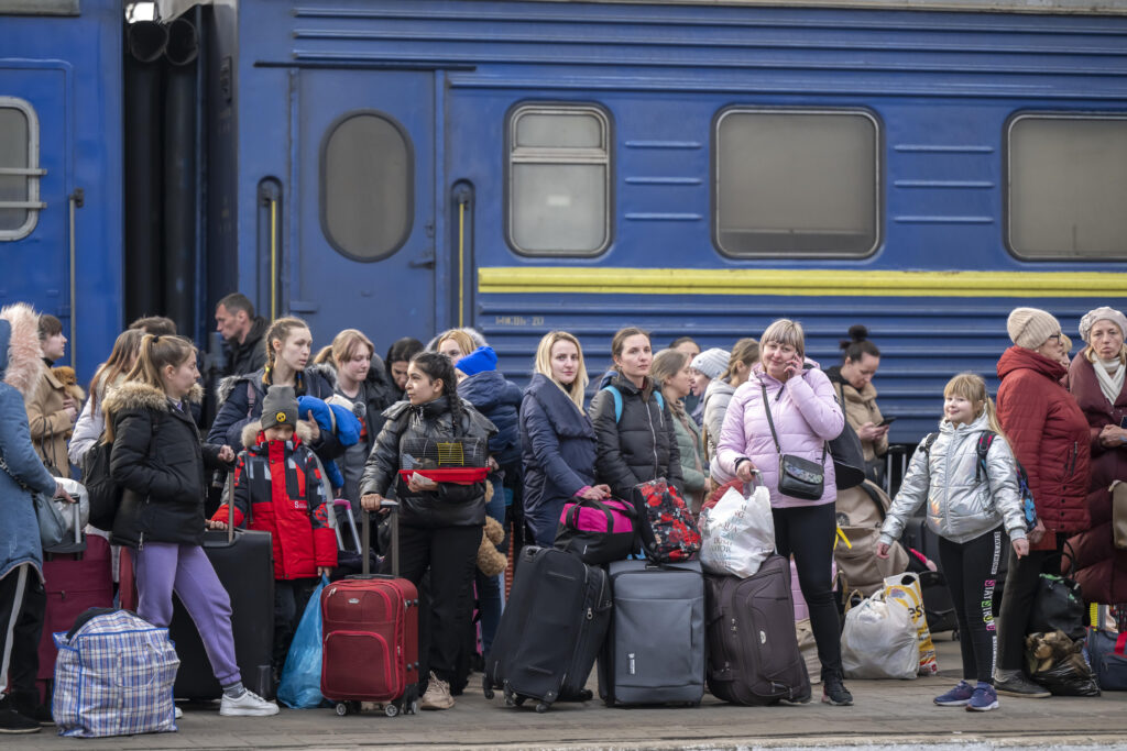 Polonia menține protecția pentru refugiații ucraineni, dar taie unele beneficii