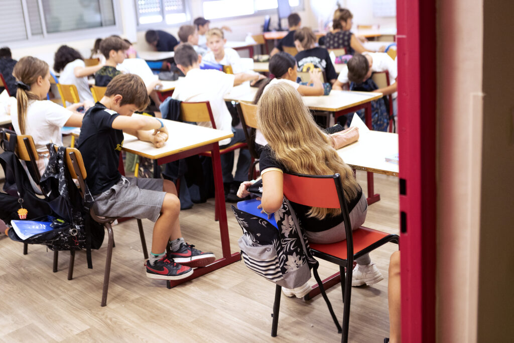 Limba română devine materie obligatorie într-un colegiu din Franța