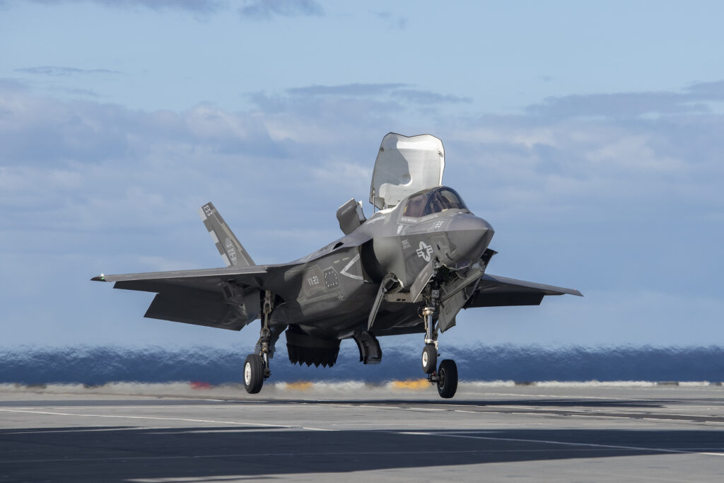 Un plan militar uriaș: F-35, nave arctice, drone și cabluri submarine, în valoare de 13,7 miliarde de dolari