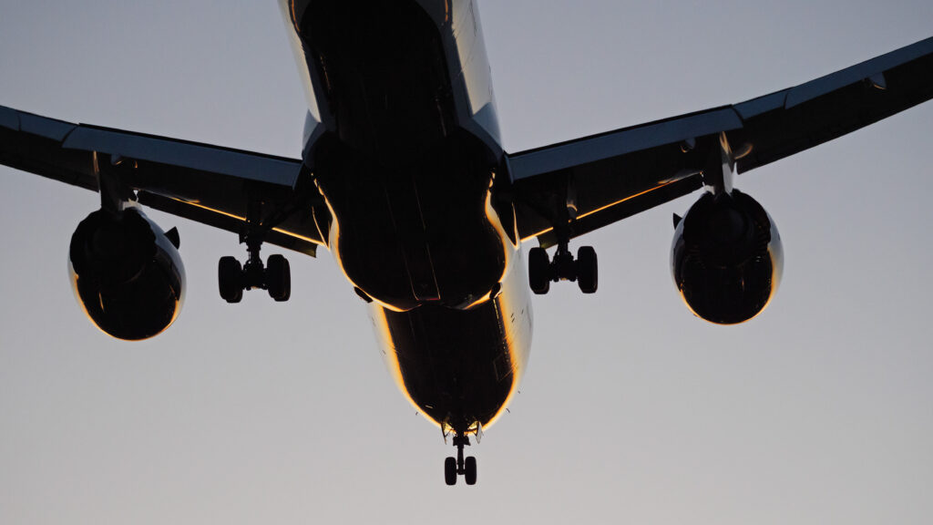 Conflictul din avionul HelloJet de la Tel Aviv: Echipajul a solicitat prezența ofițerilor la bord, spune Poliția de Frontieră