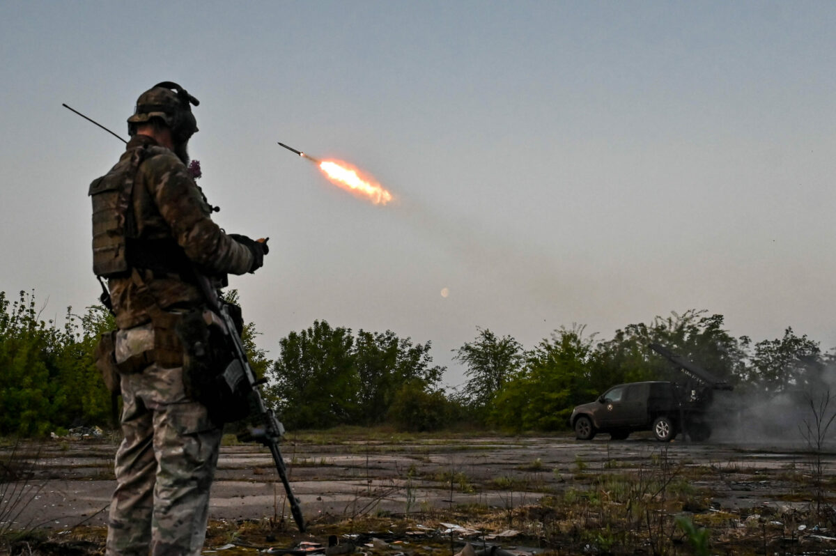 Poza pentru articolul Scandal în Coreea de Sud. Ambasada Rusiei a montat un banner cu mesajul „Victoria va fi a noastră”