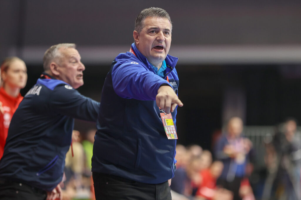 Florentin Pera și-a dat demisia din postul de antrenor al naționalei de handbal feminin