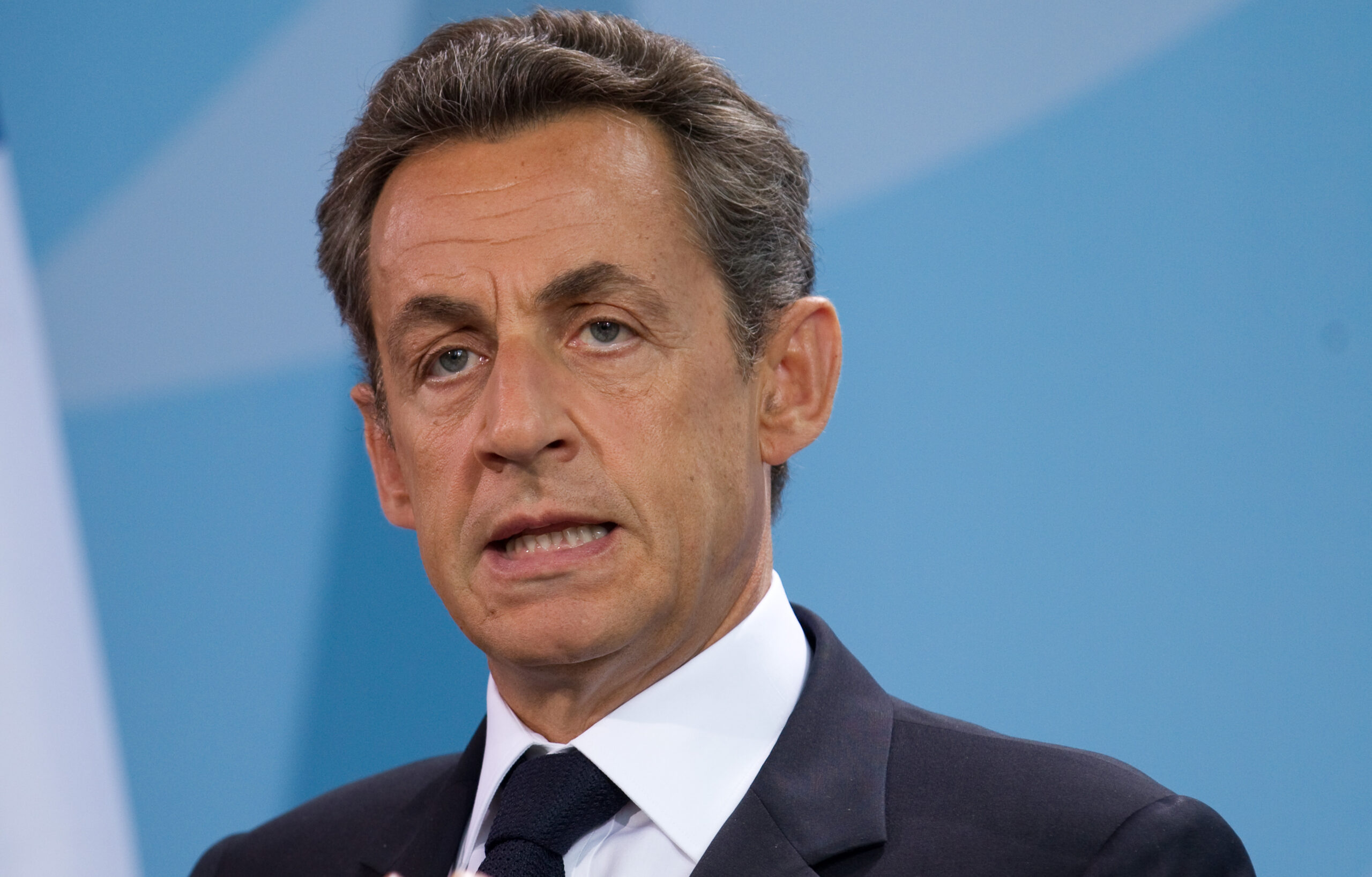 Emmanuel Macron l-a primit pe Nicolas Sarkozy înainte de închisoare