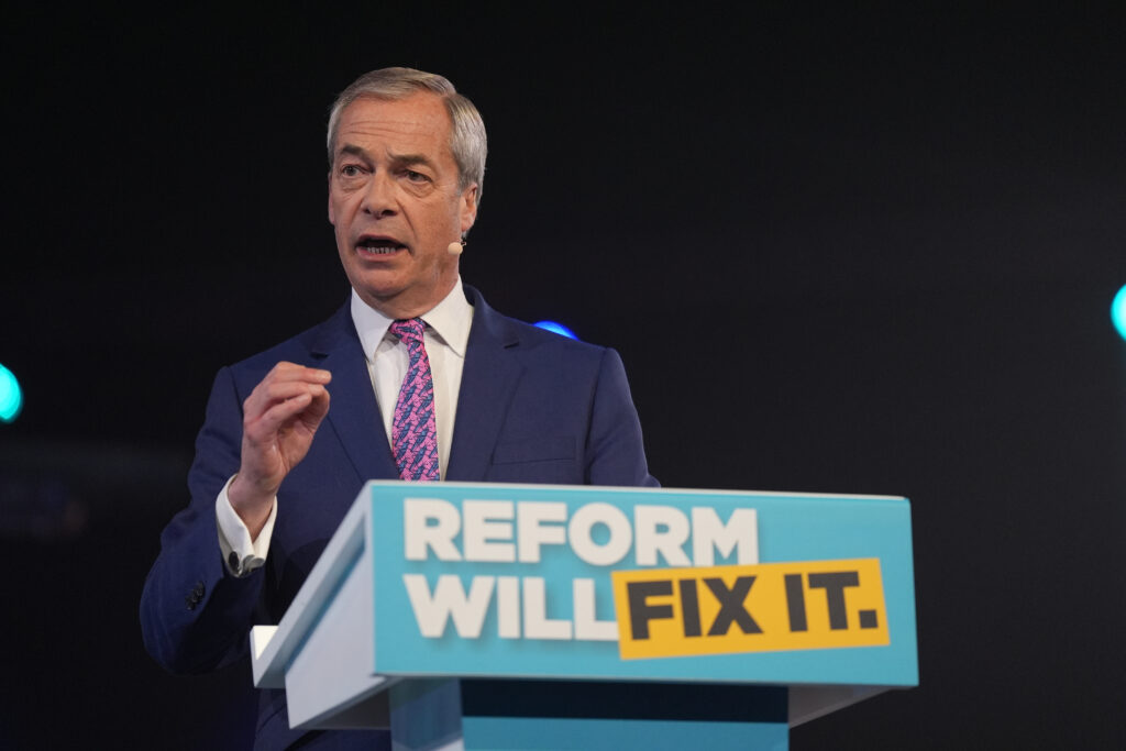 Liderul Reform UK, Nigel Farage, promite să elimine dreptul de ședere pe termen nedeterminat