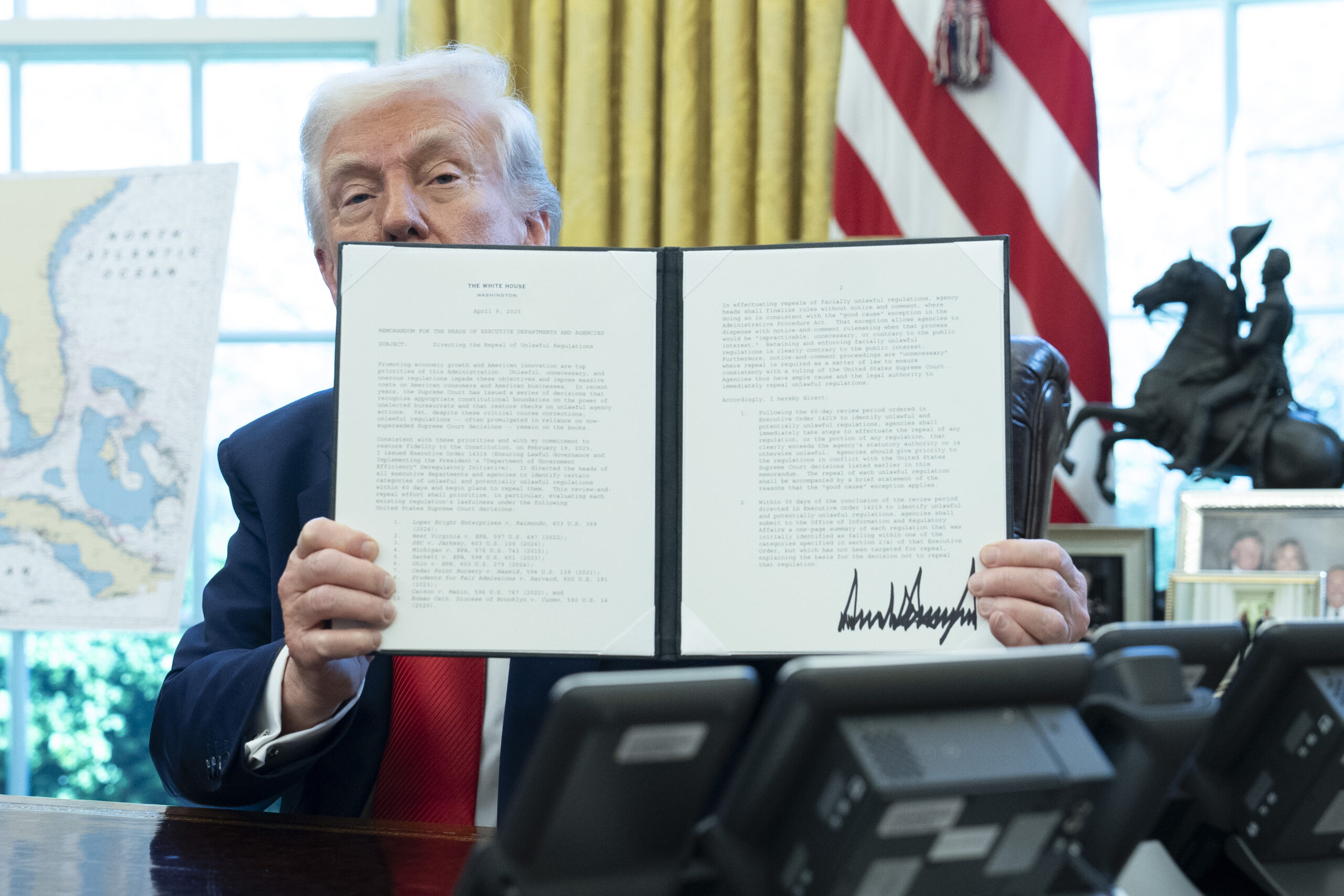 Trump a semnat ordinul prin care redenumește Departamentul Apărării în Departamentul de Război