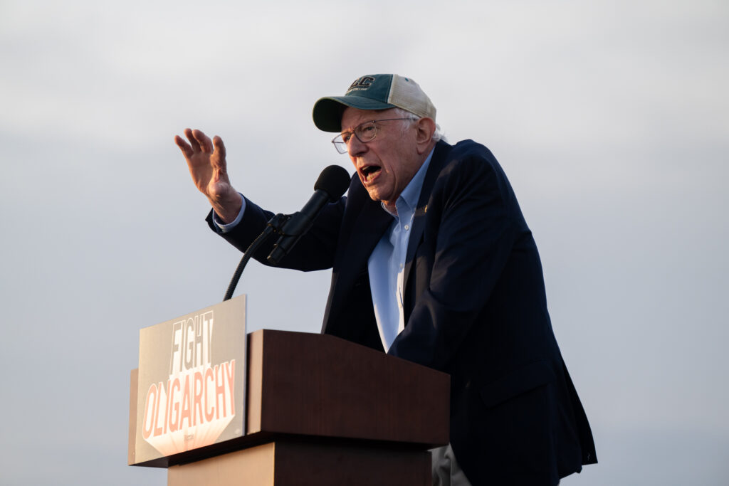 Bernie Sanders îi cere demisia lui Robert Kennedy Jr. din funcția de secretar al Sănătății