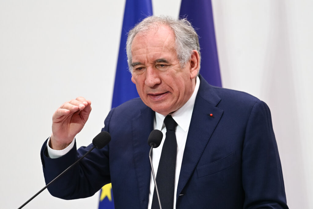 Săptămână turbulentă în Franța: Guvernul lui Bayrou se confruntă luni cu un vot de încredere