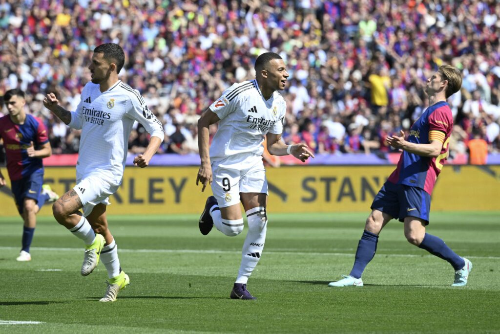 Primul „El Clasico” din actualul sezon, derbiul Real Madrid – Barcelona, va avea loc pe 25 octombrie