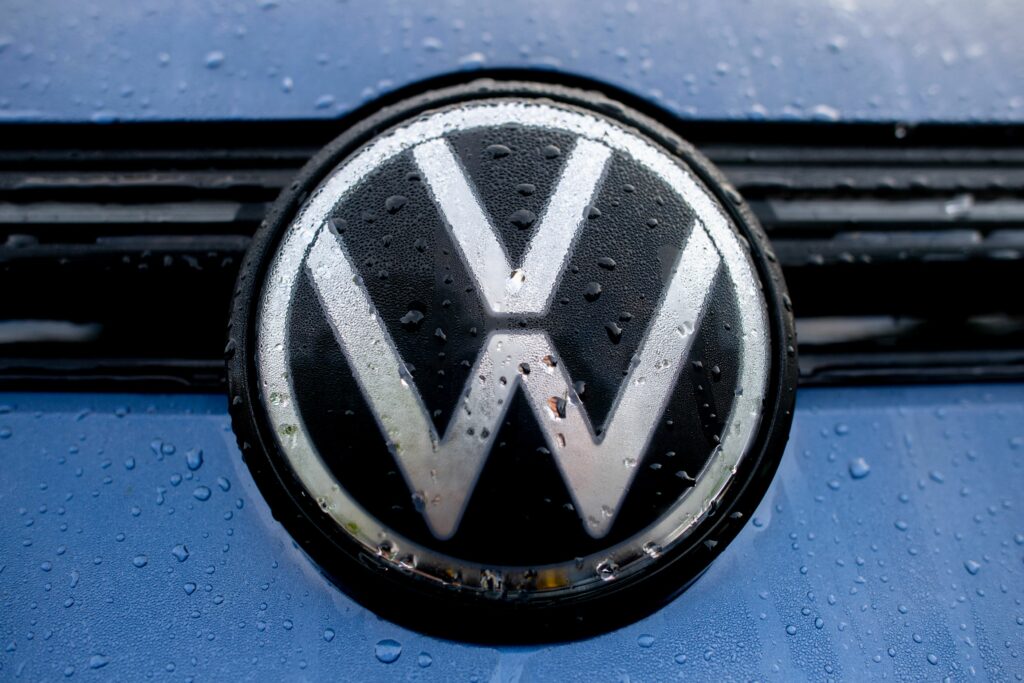 Volkswagen va investi până la un miliard de euro în inteligenţă artificială până în 2030