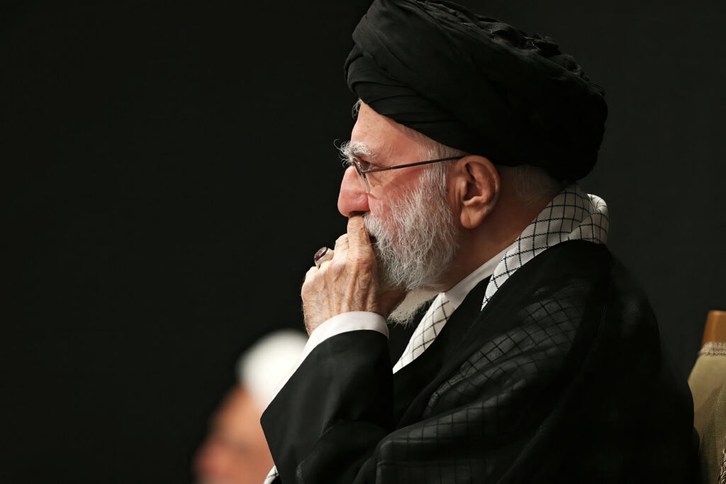 Ayatollahul Ali Khamenei respinge discuțiile directe cu SUA privind programul nuclear iranian
