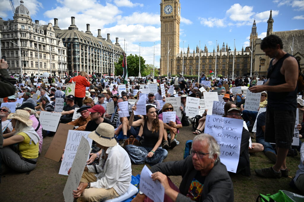 Peste 425 de persoane, reținute la mitingul împotriva interzicerii Palestine Action în Londra