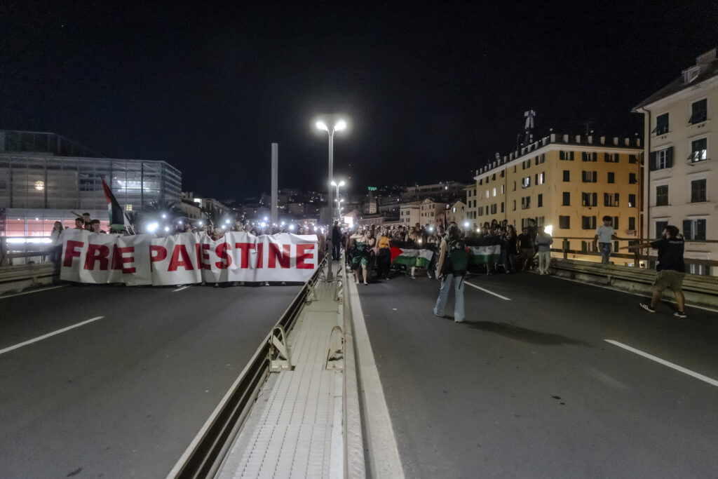 Grevă în Italia: Muncitorii portuari din Genova au blocat portul în solidaritate cu Palestina