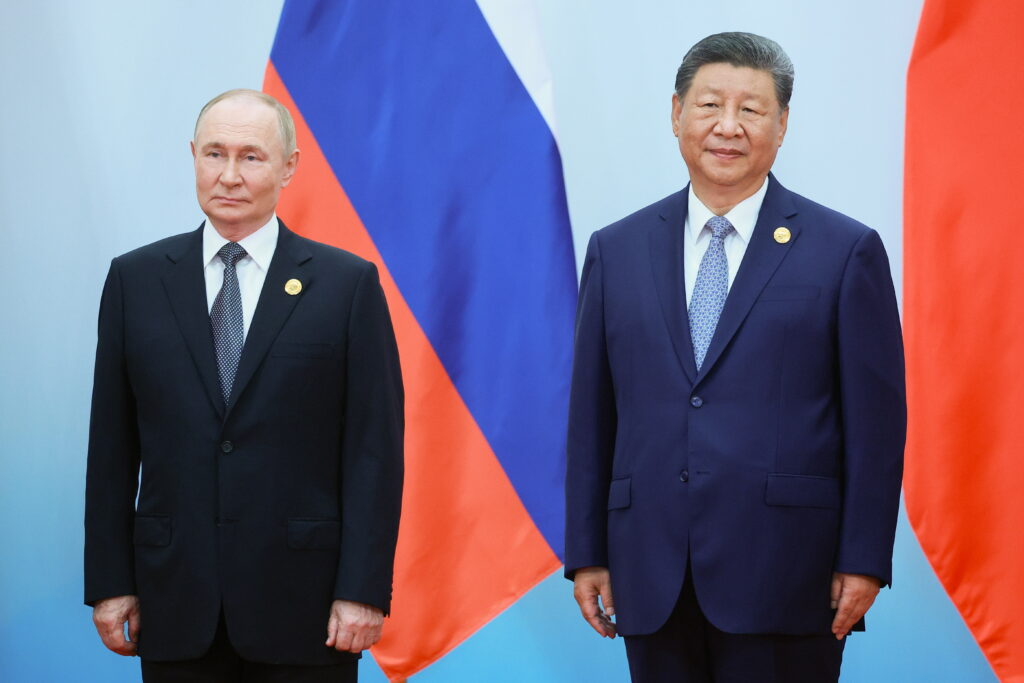 Nu s-a mai întâmplat de la Mao Zedong. Xi Jinping alături de Putin și Kim Jong-un a stabilit un record cu parada sa. Trump și-a exprimat furia față de evenimentele de azi
