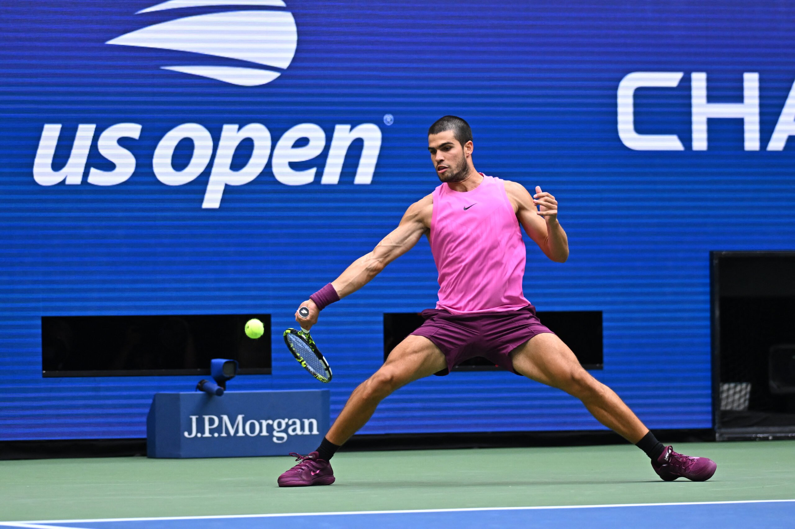 Carlos Alcaraz l-a învins pe Jannik Sinner în finala US Open și revine în fruntea clasamentului mondial