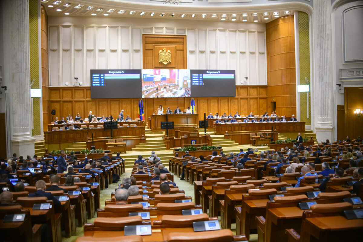 Un Pol suveranist s-a constituit în Parlamentul României