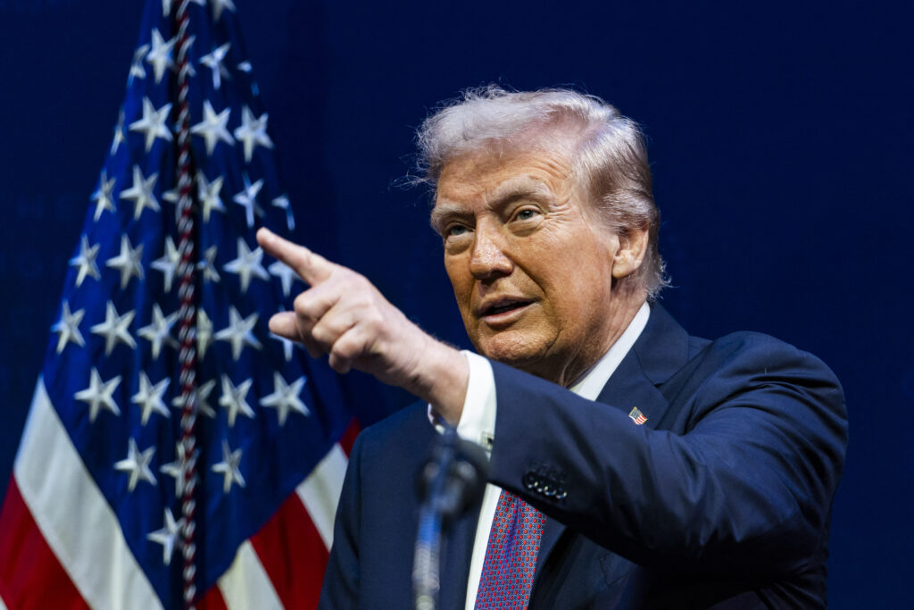 Trump cere țărilor NATO să oprească achizițiile de petrol rusesc și propune tarife uriașe Chinei