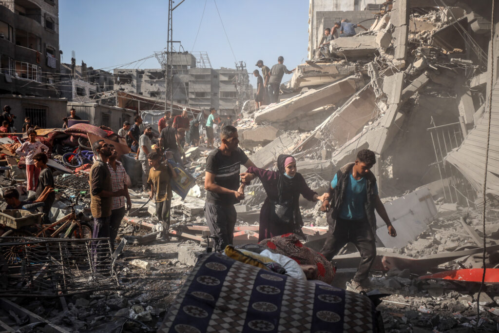 Bombardamente israeliene în Fâșia Gaza: 24 de civili uciși și zeci răniți