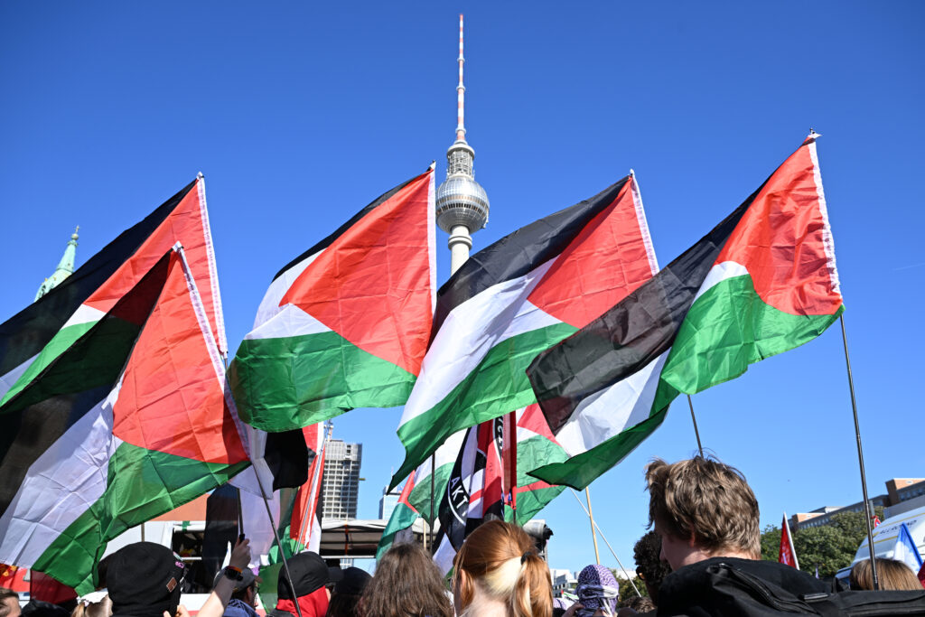 Doi ani de la masacrul Hamas, comemorați în Berlin / Poliția: „Există apeluri la inundarea și paralizarea Berlinului. Ne pregătim pentru o operațiune-mamut”