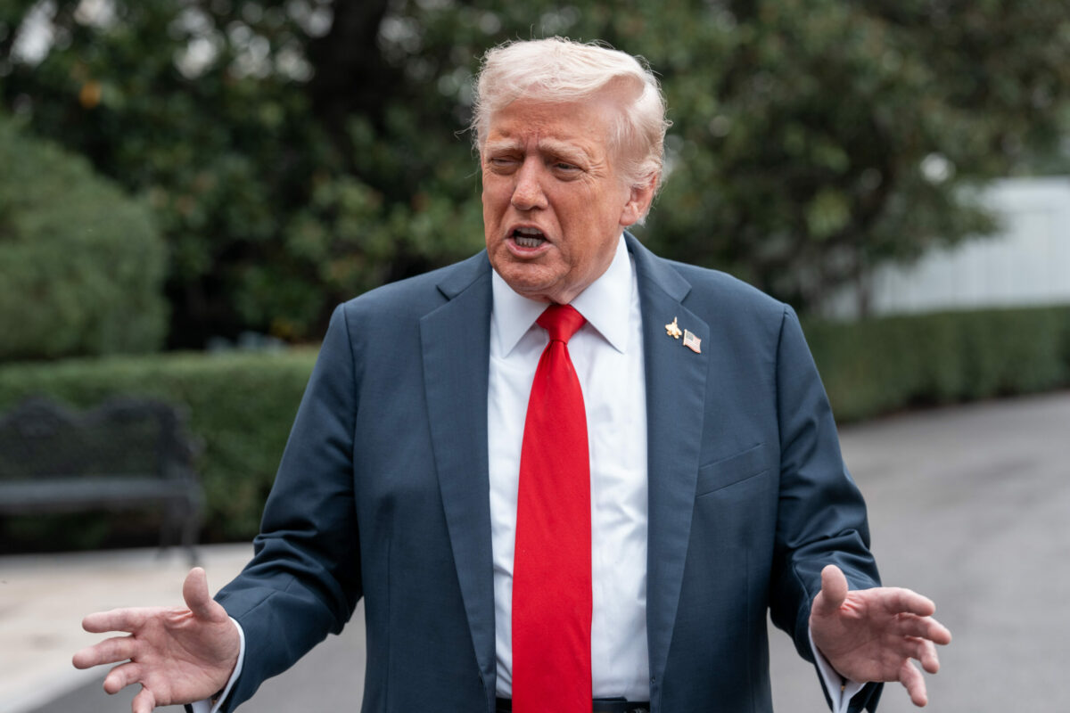 Strada care trece prin fața proprietății din Florida a liderului SUA a primit numele „President Donald J. Trump Boulevard”