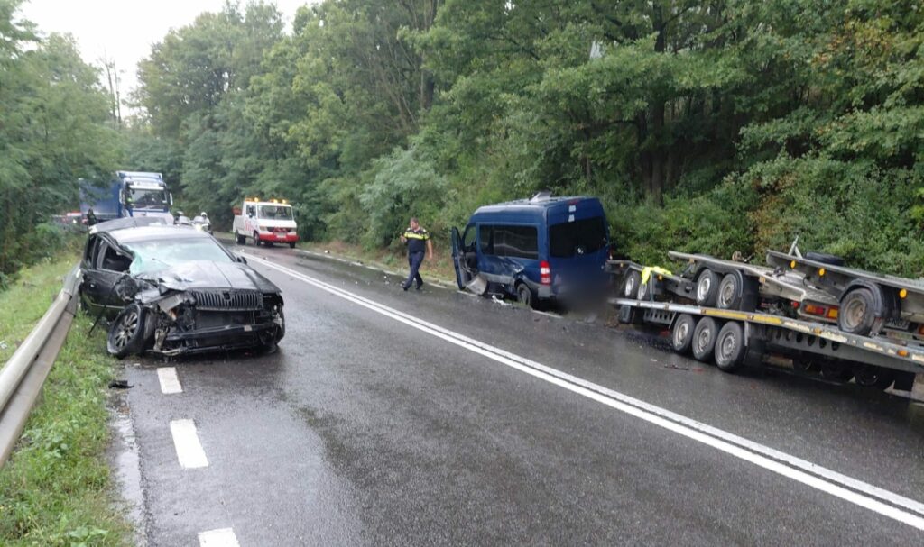 Accident rutier pe DN 1 Cluj-Napoca – Oradea: trei persoane primesc îngrijiri medicale