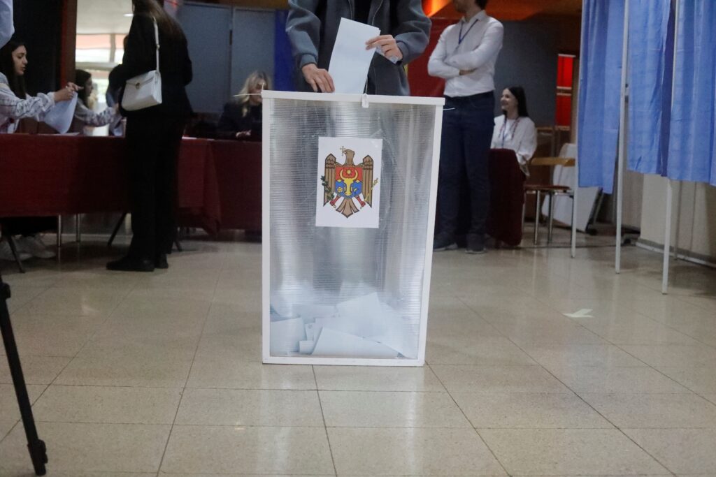 Alertă cu bombă în ziua alegerilor din Moldova: Apeluri robotizate au vizat mai multe locații