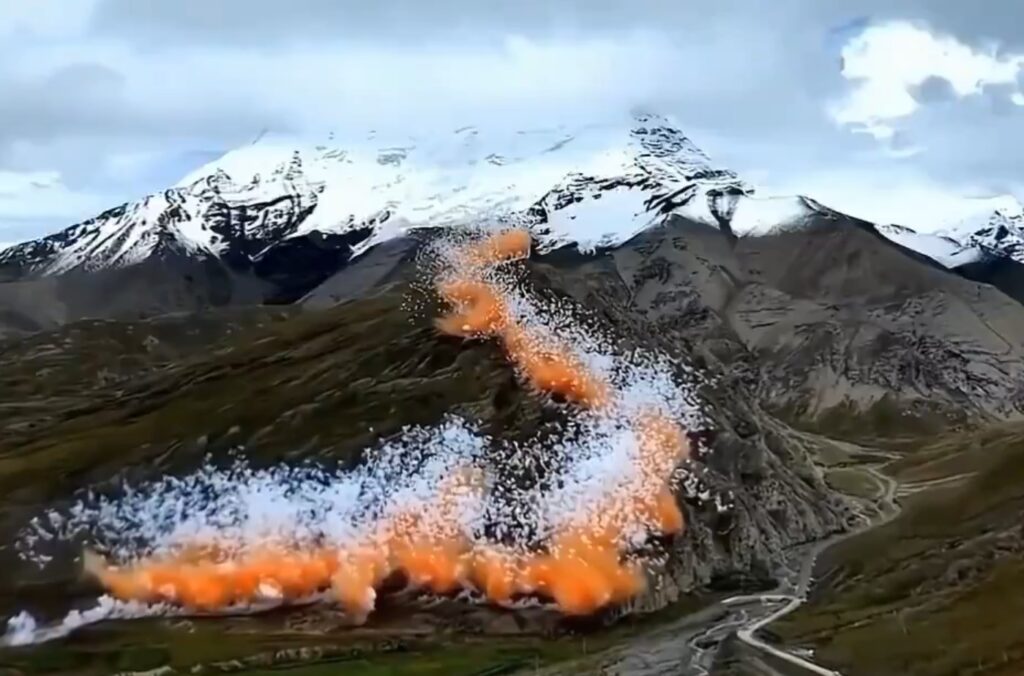 Un spectacol de artificii a fost organizat la 5.500 de metri în Himalaya, provocând un scandal internațional